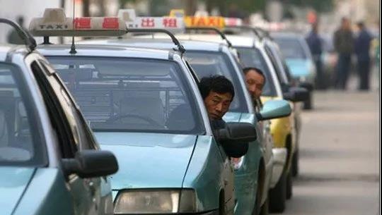 金雪馳全國(guó)路演活動(dòng)承德站掠影 ——關(guān)愛(ài)出租車司機(jī)篇